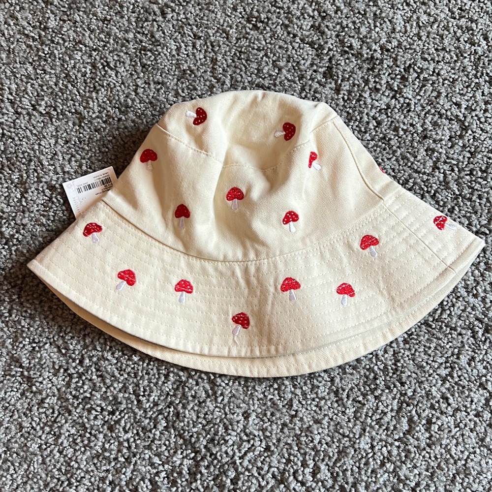 Bucket hat